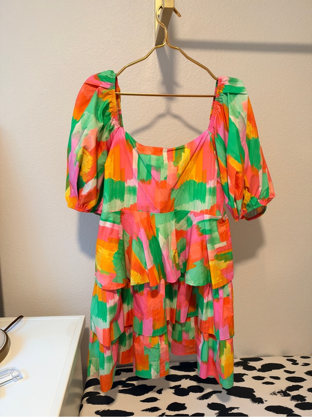 Peach Love California Bright Multi Brushstroke Tiered Puff-Sleeve Dress